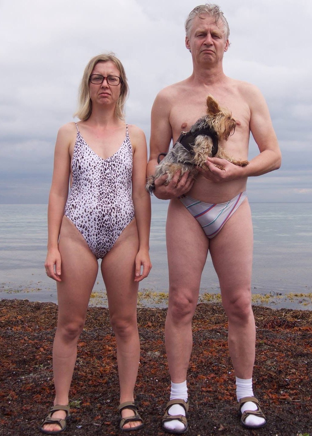 Ditte Maria le-Fevre i et satirisk fotografi på stranden